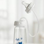 Blue Hands-Free Baby Bottle Feeder – Automatic Feeding, Spill-Resistant & User-Friendly - Image 4